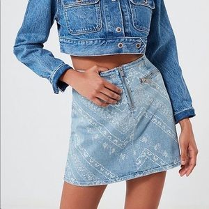UO Zipper Denim Skirt